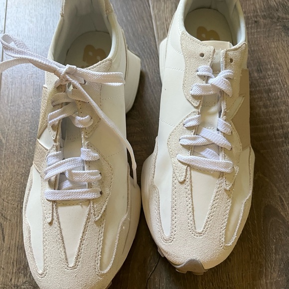 New Balance 327 - Picture 2 of 4